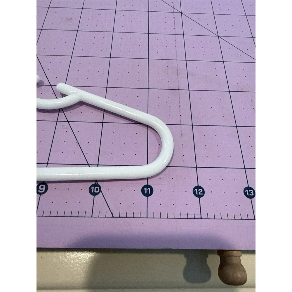 CHILDREN'S WHITE CLOTHES HANGERS-- 10 IN A SET